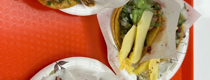 Tacos El Pastor is one of Late Night.