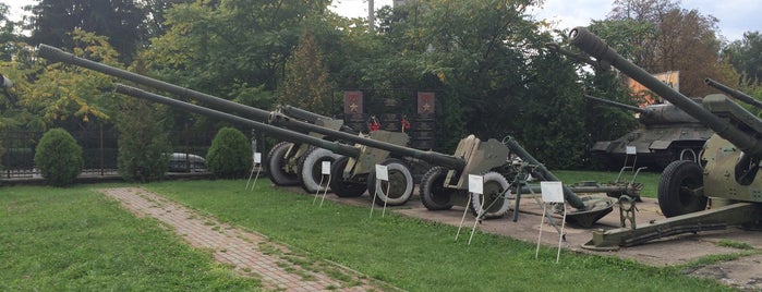 Волинський регіональний музей українського війська та військової техніки is one of Lieux qui ont plu à Андрей.