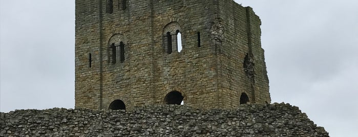Scarborough Castle is one of Carlさんのお気に入りスポット.