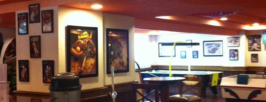 RIU Sports Bar is one of Locais curtidos por Hilda.