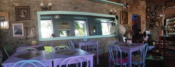 Amada Cafe is one of Lugares guardados de Luisana.