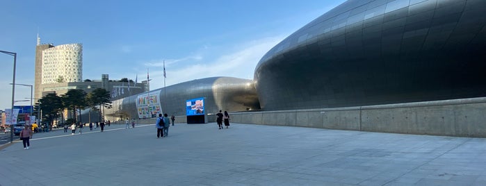 Dongdaemun History & Culture Park Design Gallery is one of To Try - Elsewhere19.