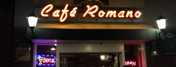 Café Romano is one of Tempat yang Disukai Dennis.
