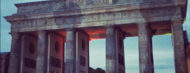 Brandenburg Gate is one of Winter Euro Tour 2012.