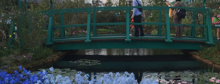 食と緑の空中庭園 is one of Tokyo.