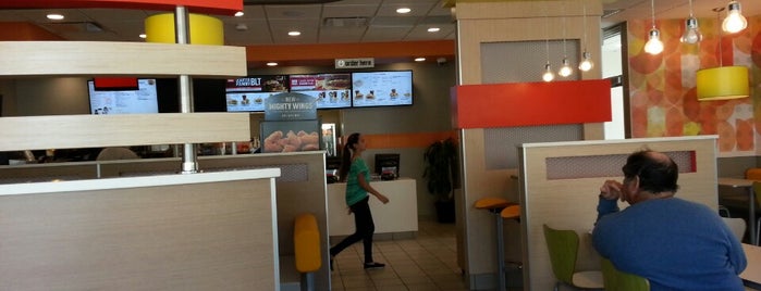 McDonald's is one of Orte, die Lindsaye gefallen.