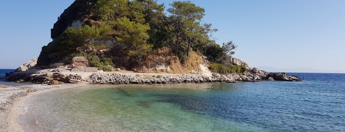 Mikra Lemonakia Beach is one of Sisam.