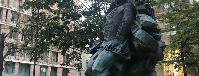Памятник Араму Хачатуряну is one of Посещённые достопримечательности Москвы.