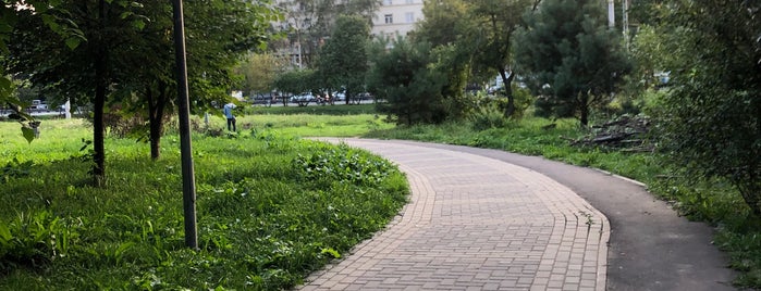 Парк «Яблоневый сад» is one of Tempat yang Disukai Draco.