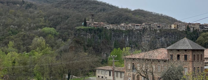 Castellfollit de la Roca is one of Castillos y pueblos medievales.