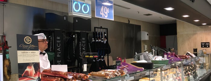 Supermercado El Corte Inglés is one of Alexander'in Beğendiği Mekanlar.