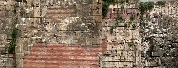 Muralla Romana is one of Barcelona | Cultura e Arquitetura.