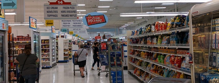 ShopRite of Danbury is one of สถานที่ที่ Garrett ถูกใจ.