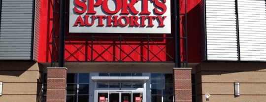 Sports Authority is one of สถานที่ที่ Allison ถูกใจ.