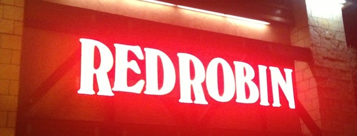 Red Robin Gourmet Burgers and Brews is one of Lugares favoritos de Brook.