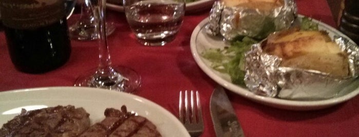 Navigli 66  Steak House is one of Locais curtidos por Phanie.