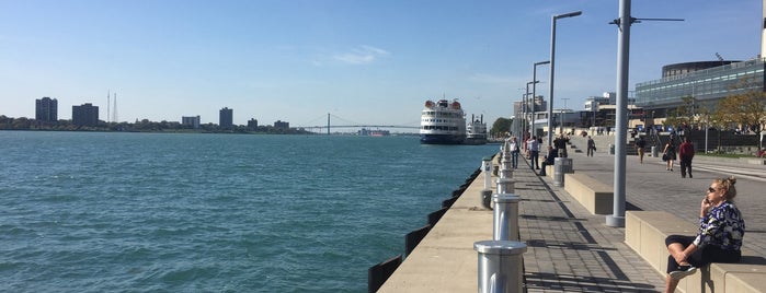 Detroit RiverWalk is one of To-Go Places 🇺🇸.