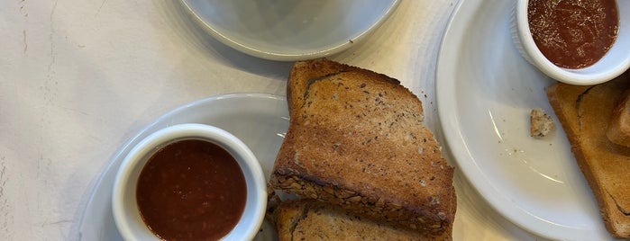 Pauline Boulangerie 1964 is one of Almuerzo y té.