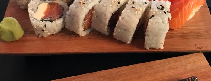 Hanami Sushi is one of Restos internacionales.