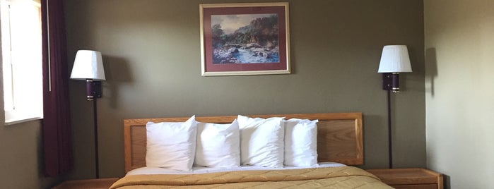 Comfort Inn & Suites is one of สถานที่ที่ Nnenniqua ถูกใจ.