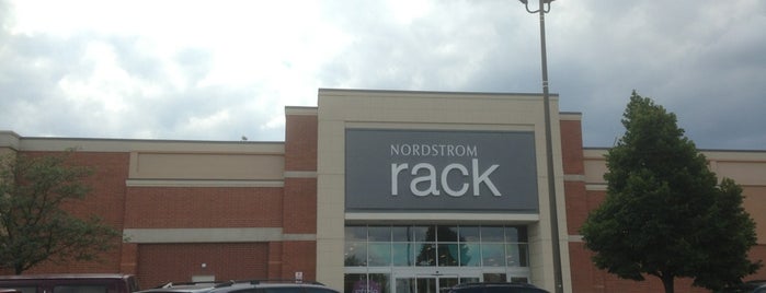 Nordstrom Rack Arborland Center is one of สถานที่ที่ Sari ถูกใจ.