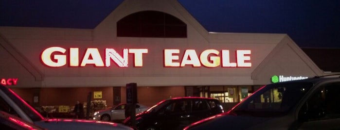 Giant Eagle Supermarket is one of Tempat yang Disukai Joe.