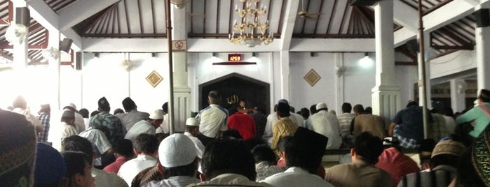 Mesjid alfatah is one of Jum'at Prayer places in Denpasar.