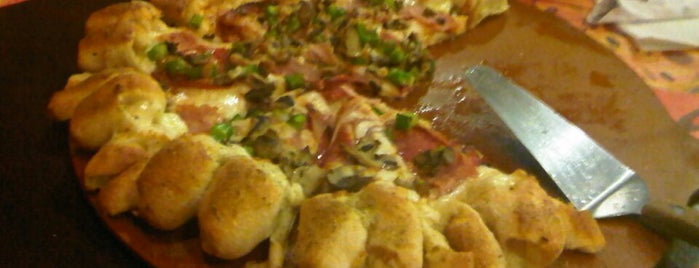 Pizza Hut is one of Locais curtidos por Beba.