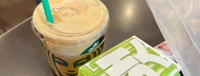 Starbucks is one of Chriz Phoebeさんのお気に入りスポット.