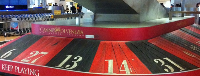 Международный аэропорт Венеции им. Марко Поло (VCE) is one of Elise : понравившиеся места.