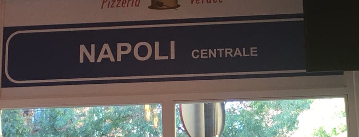 Napoli Centrale is one of Lugares favoritos de Alexandra.