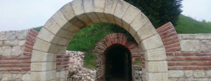 Тракийска гробница is one of Lieux qui ont plu à Viktoria.
