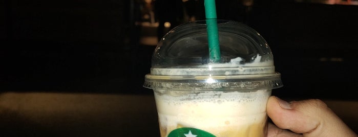 Starbucks is one of Tempat yang Disukai Kemal.