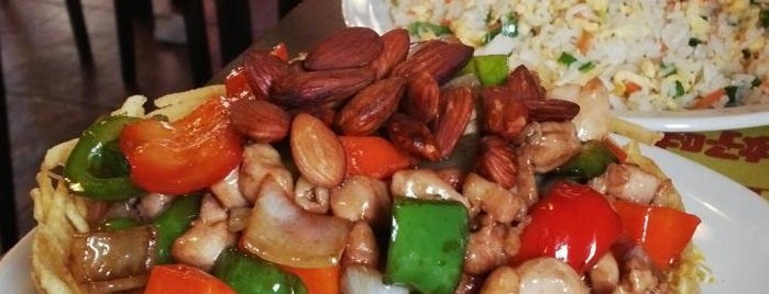 Restaurant Chinatown is one of Posti che sono piaciuti a DAMIAN.