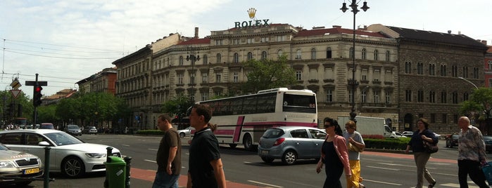 Oktogon is one of Budapeste.