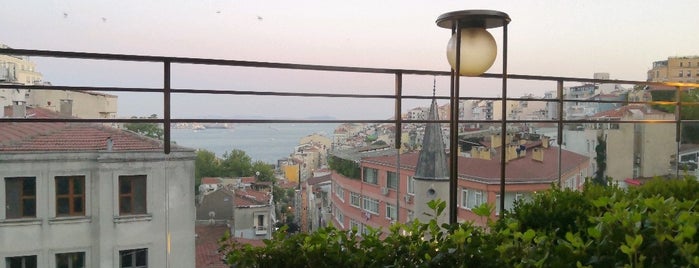 Sofitel Istanbul Taksim is one of Lugares guardados de Aylin.