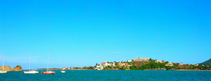 Praia do Canto is one of สถานที่ที่ Caroline ถูกใจ.