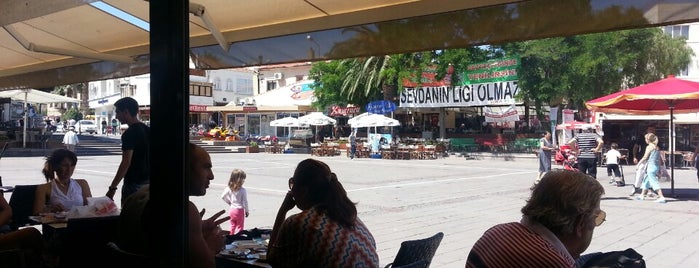 Palmiye Cafe & Bar is one of Orte, die Meltem gefallen.