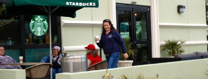 Starbucks is one of Lugares favoritos de Lizzie.