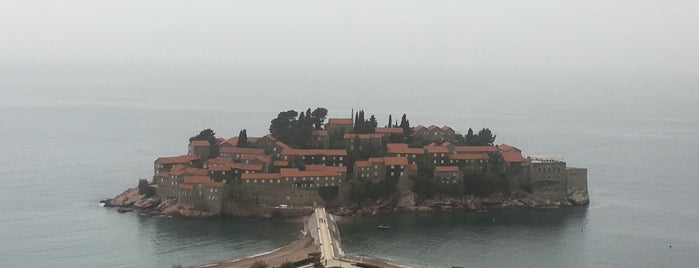 Sveti Stefan is one of Didem ❤️さんのお気に入りスポット.