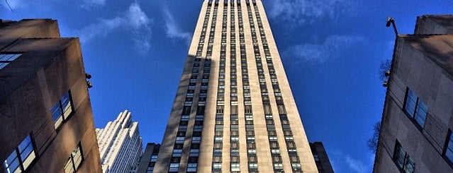 535 Fifth Avenue is one of Tempat yang Disukai Virginia.