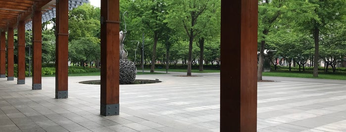 Jing'an Sculpture Park is one of Shanghai art galleries.