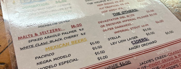 Woody's Tavern is one of Locais curtidos por Cole.