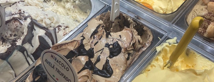 Miracolo Gelateria is one of Locais curtidos por Heloisa.