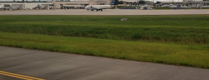 CHS Apron is one of Charleston International Airport (CHS).