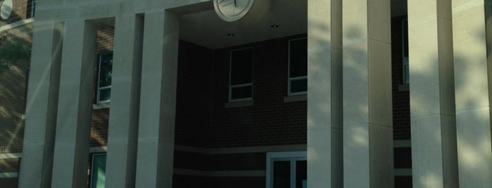 Hoover High School is one of Orte, die Lars gefallen.