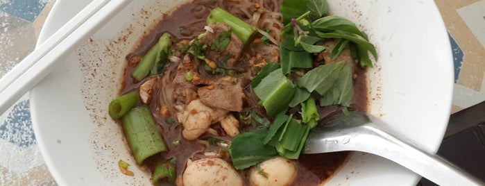 ก๋วยเตี๋ยวเรือป่าวปาก is one of Explore new places.