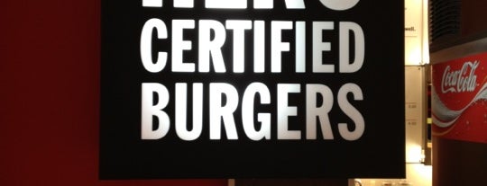 Hero Certified Burgers is one of Tempat yang Disukai Vilas.