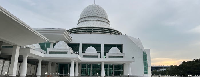 Masjid An-Nur is one of Masjid & Surau #5.
