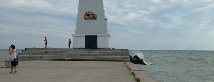 Port Maitland Lighthouse And Pier is one of Lugares favoritos de Chris.